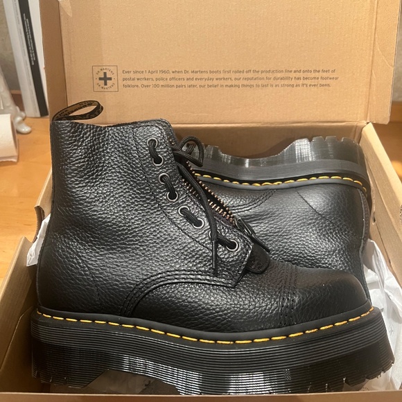 Dr. Martens Sinclair boots - Picture 2 of 5
